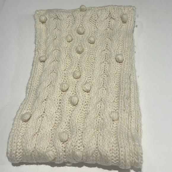 Abercrombie & Fitch cream knit infinity scarf - Picture 4 of 10